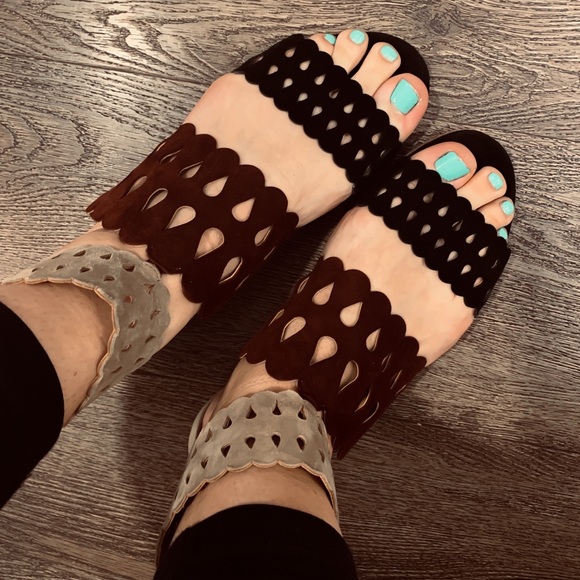 Alaia Black Suede Cut Out Sandals - Picture 3 of 8